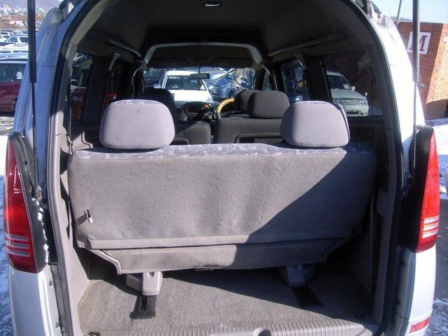 2000 Nissan Serena