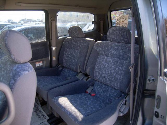 2000 Nissan Serena