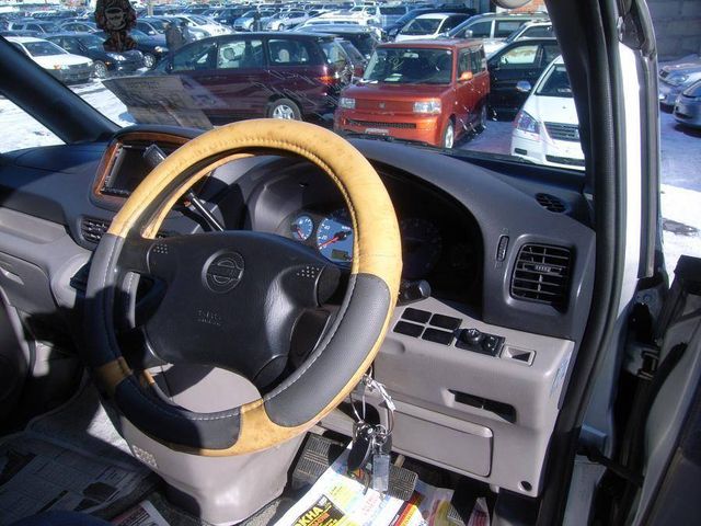 2000 Nissan Serena