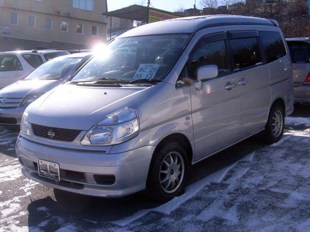 2000 Nissan Serena