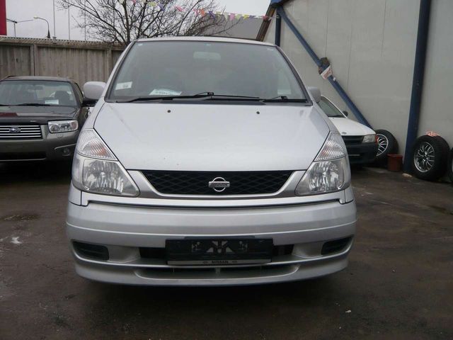 2000 Nissan Serena