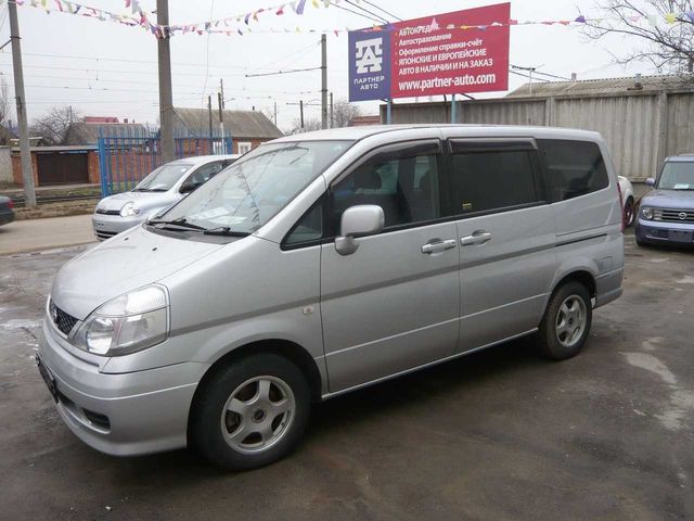 2000 Nissan Serena