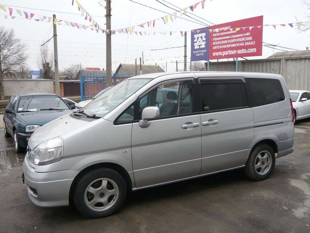 2000 Nissan Serena