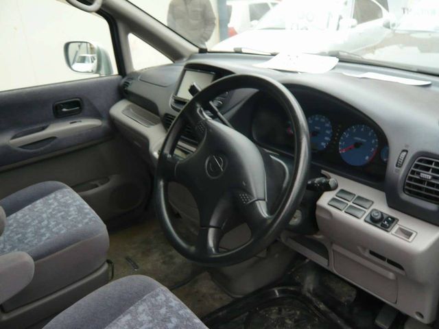 2000 Nissan Serena