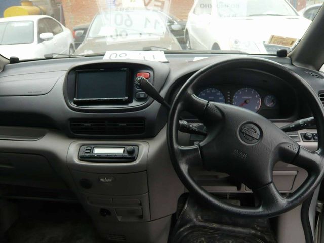 2000 Nissan Serena