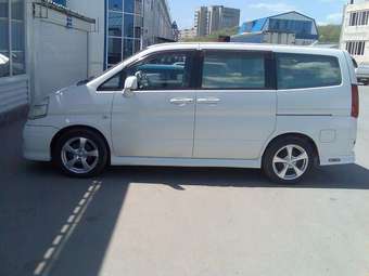 2000 Nissan Serena