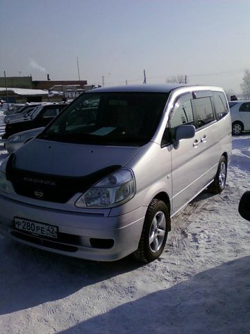 2000 Nissan Serena