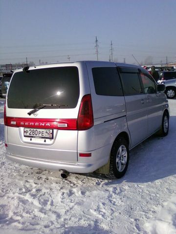 2000 Nissan Serena