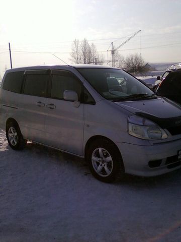 2000 Nissan Serena