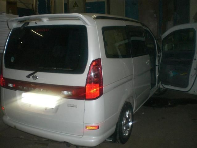 2000 Nissan Serena