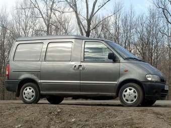 2000 Nissan Serena