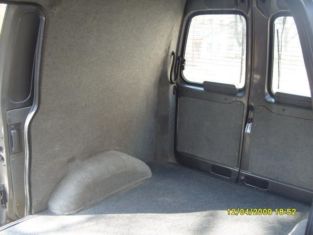 2000 Nissan Serena