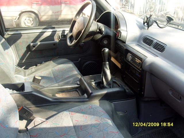 2000 Nissan Serena