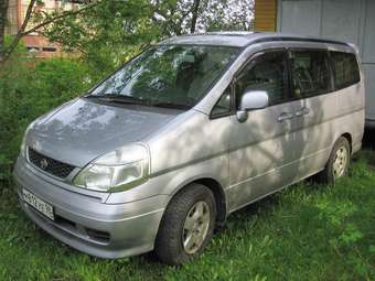 2000 Nissan Serena