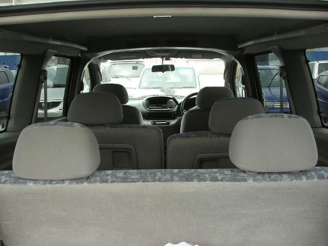 2000 Nissan Serena