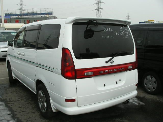 2000 Nissan Serena