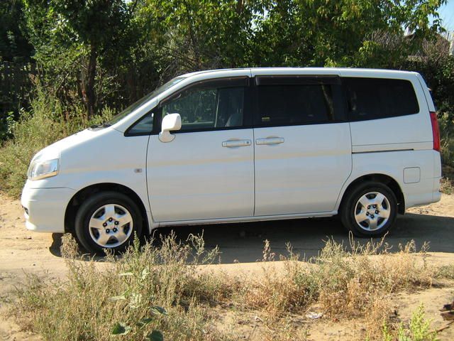 2000 Nissan Serena