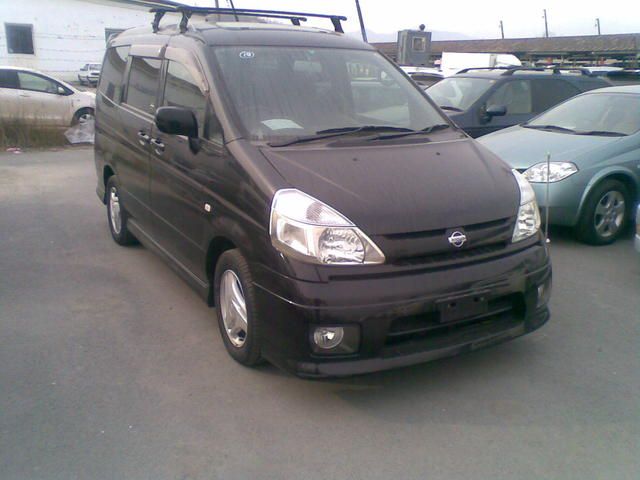 2000 Nissan Serena