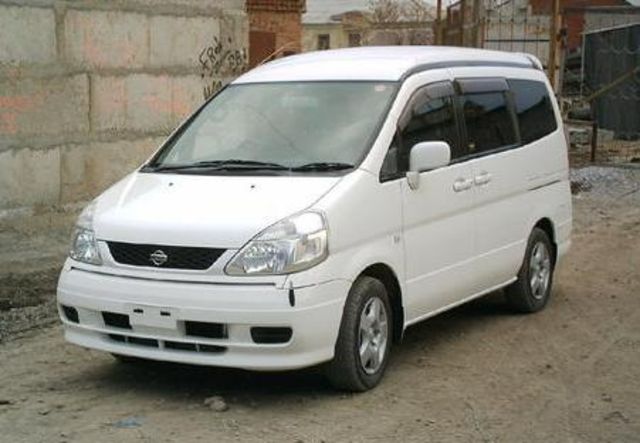 2000 Nissan Serena