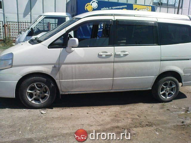 2000 Nissan Serena