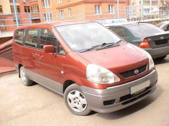 2000 Nissan Serena