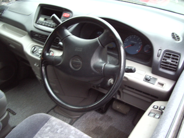 2000 Nissan Serena Pictures