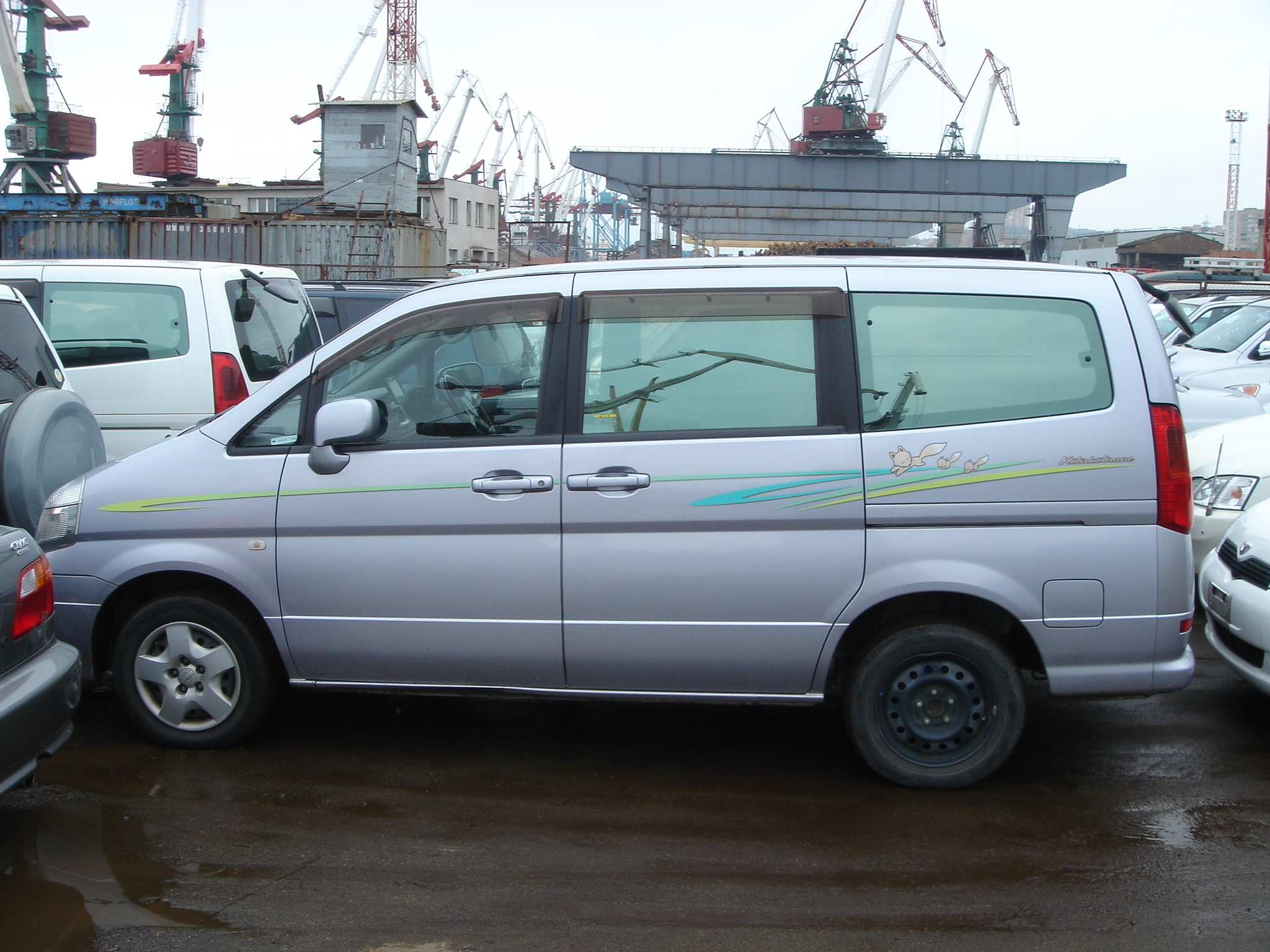 2000 Nissan Serena Pictures