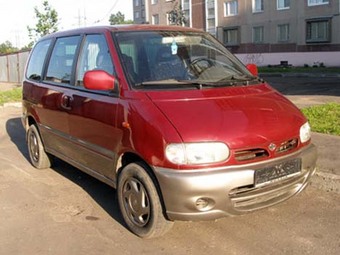 2000 Nissan Serena Photos