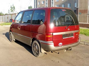 2000 Nissan Serena Pictures