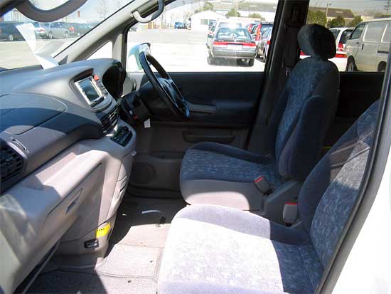 2000 Nissan Serena Photos