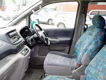 2000 Nissan Serena Photos