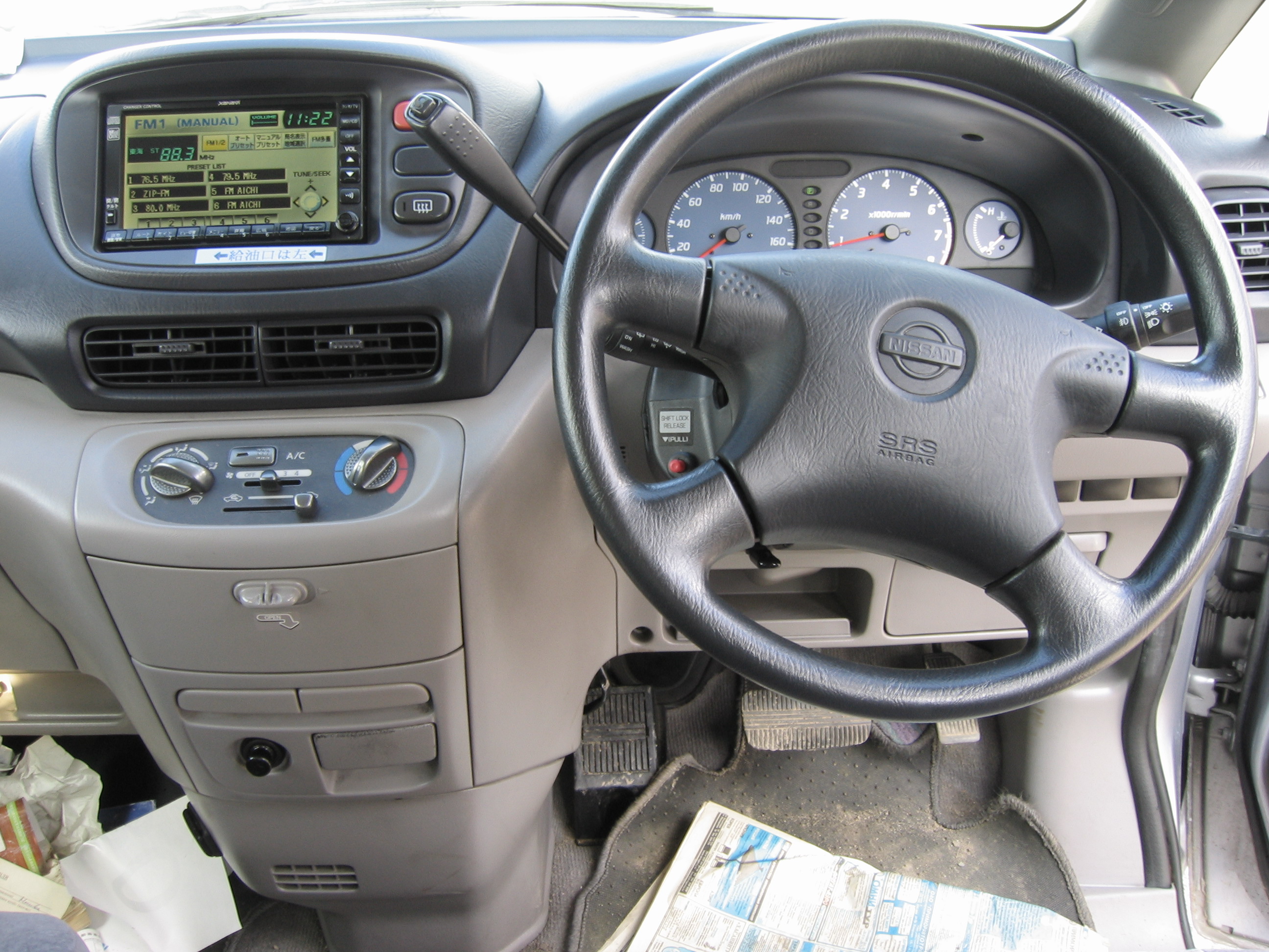 2000 Nissan Serena Photos