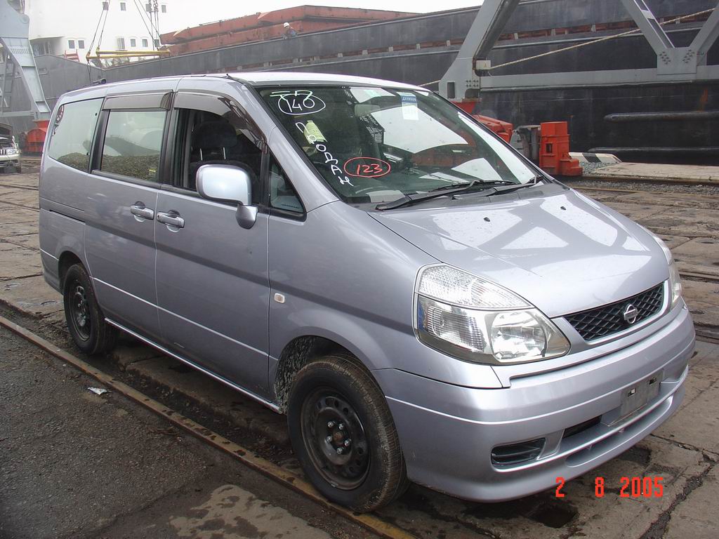 2000 Nissan Serena Pictures