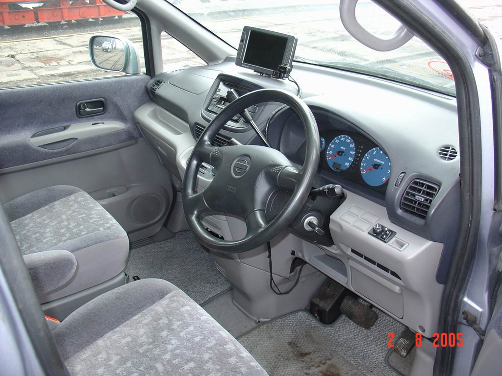 2000 Nissan Serena Photos