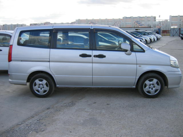 2000 Nissan Serena Pictures