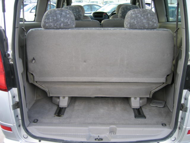 2000 Nissan Serena Photos