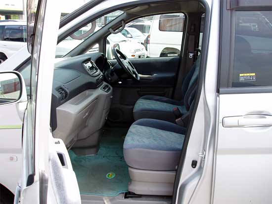 2000 Nissan Serena Images