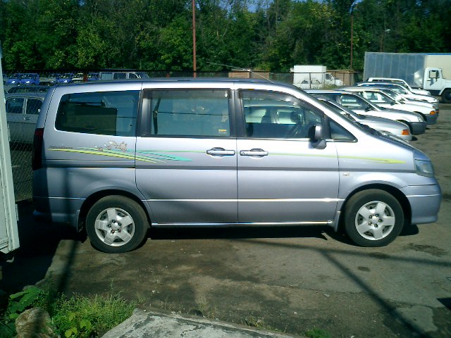 2000 Nissan Serena Pictures