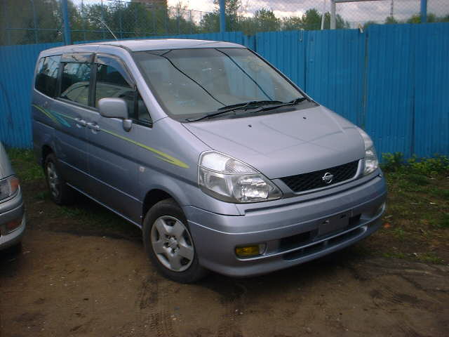 2000 Nissan Serena Photos