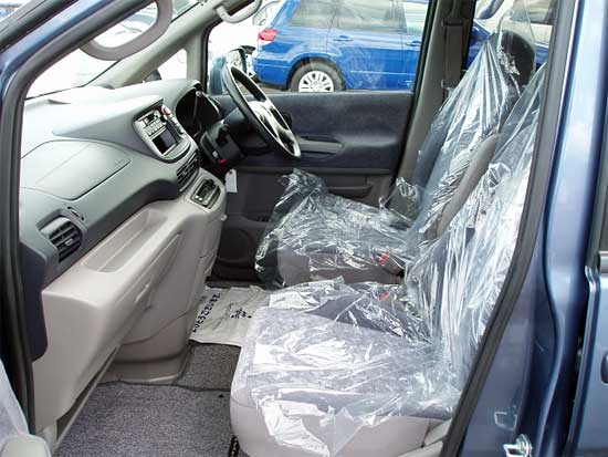 2000 Nissan Serena Photos