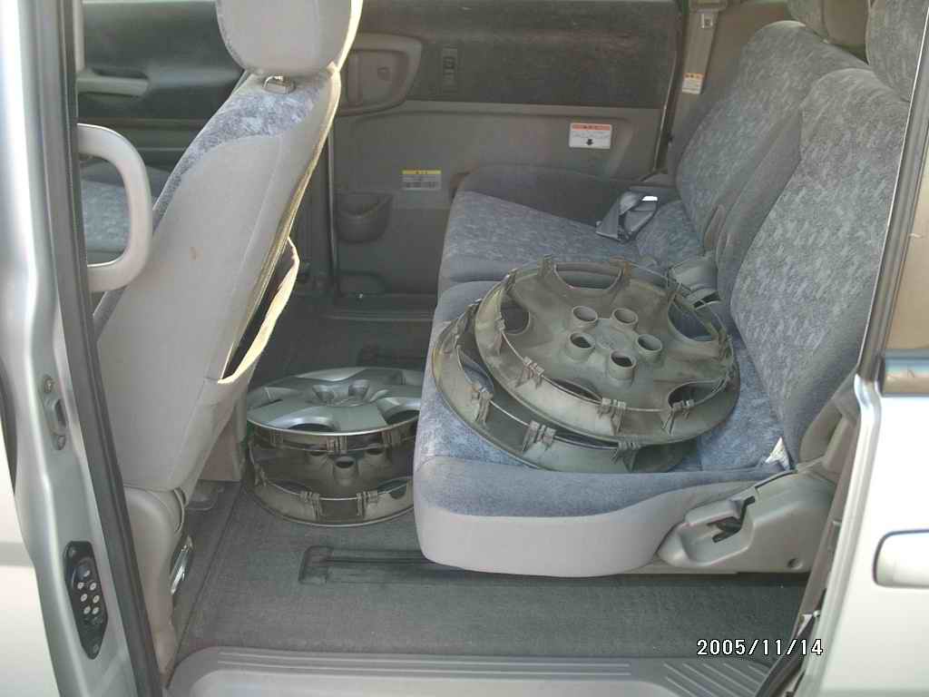 2000 Nissan Serena Pictures