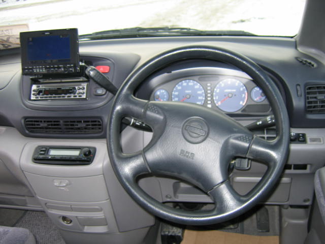 2000 Nissan Serena Pictures