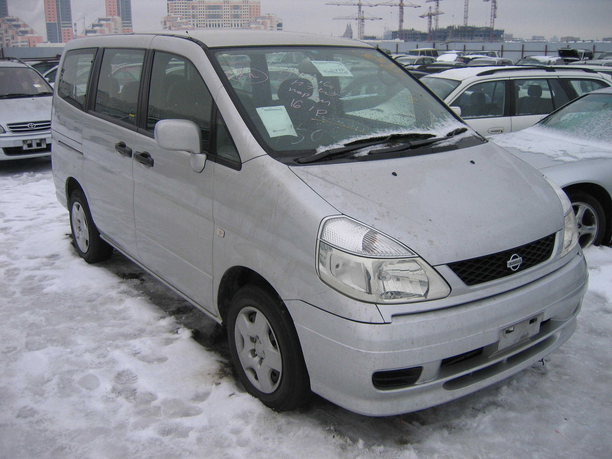 2000 Nissan Serena Wallpapers