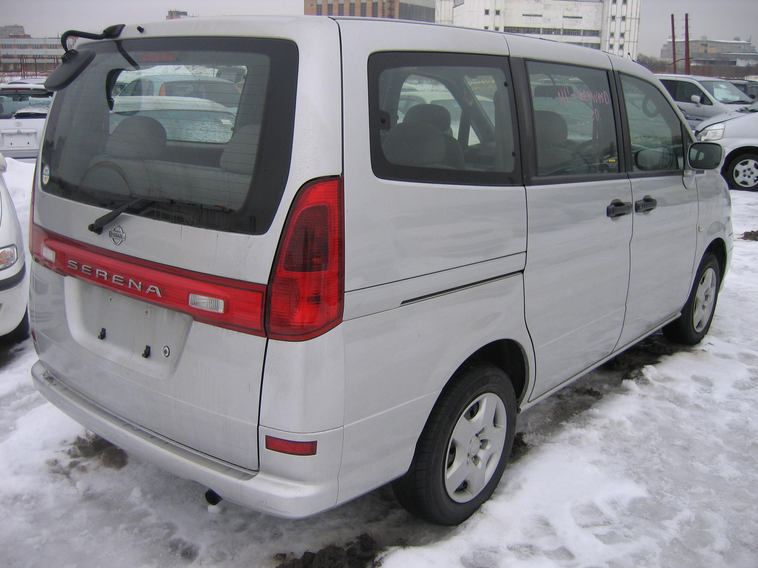 2000 Nissan Serena Images