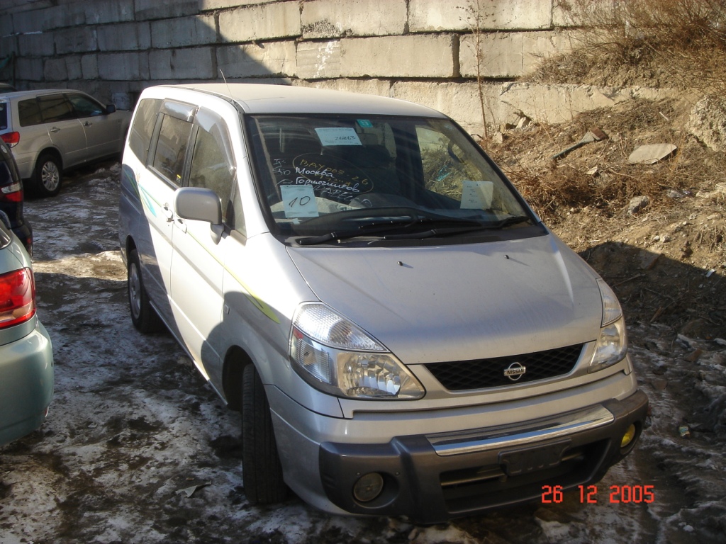 2000 Nissan Serena Pictures