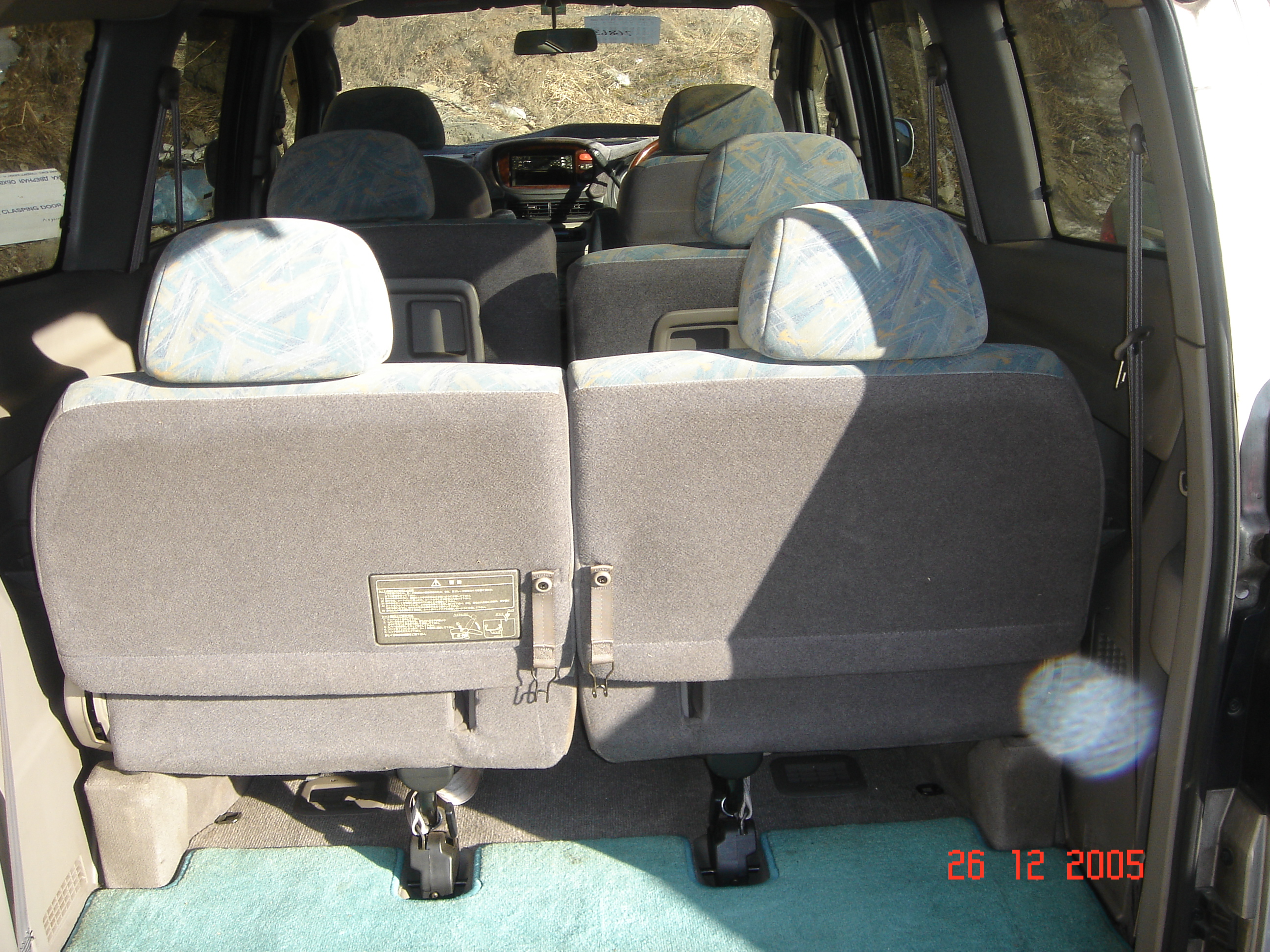 2000 Nissan Serena Photos