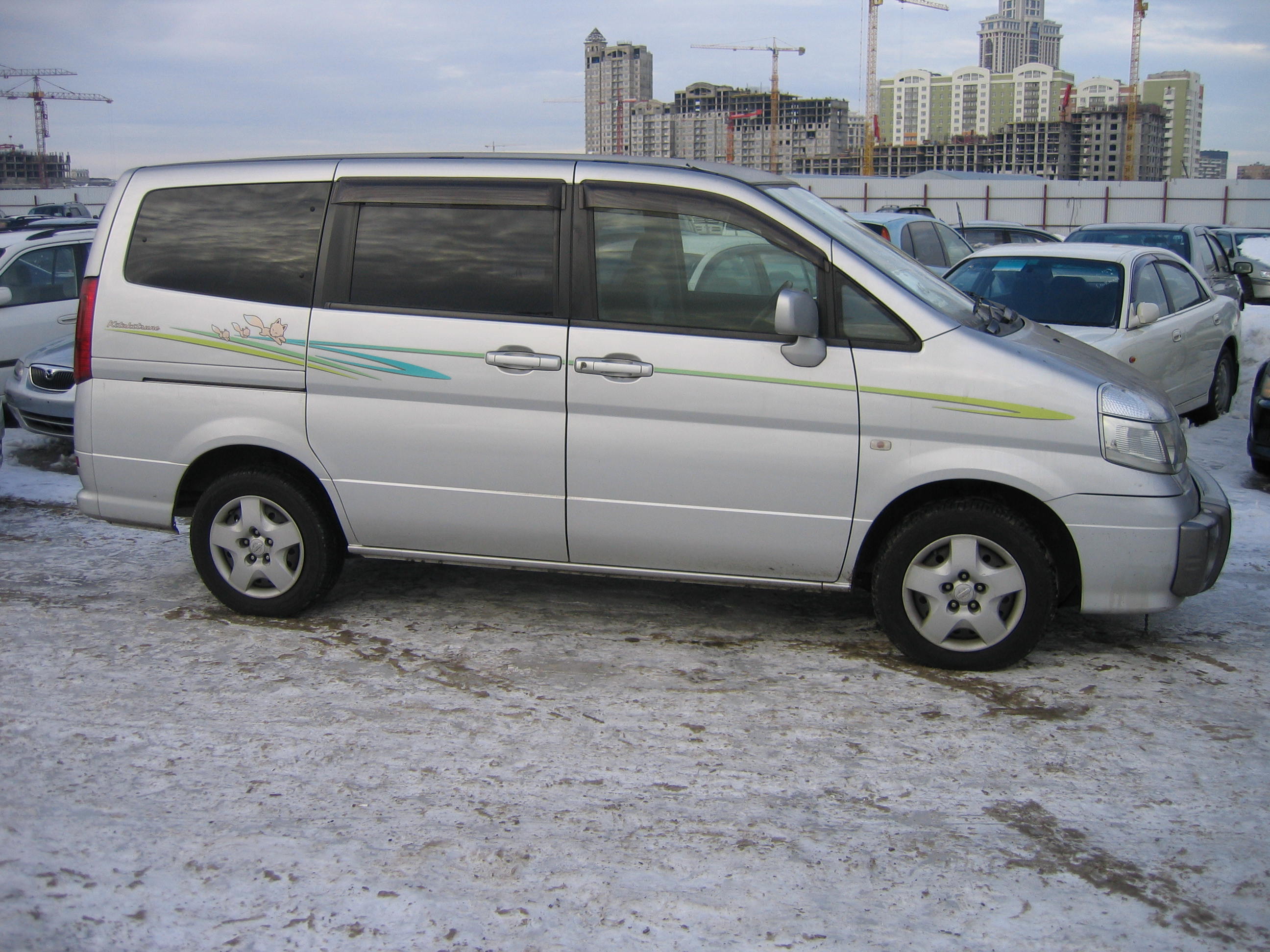 2000 Nissan Serena Pictures