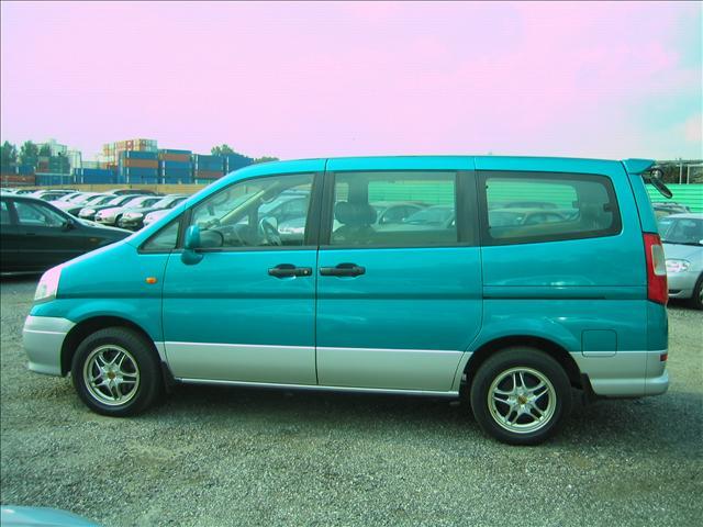 2000 Nissan Serena Pictures