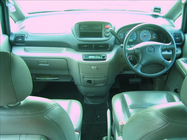 2000 Nissan Serena Pictures