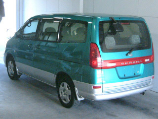 2000 Nissan Serena Photos